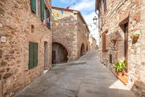 Property grounds - Apartment 'Sotto Gli Archi' with Mountain View (Civitella Paganico)