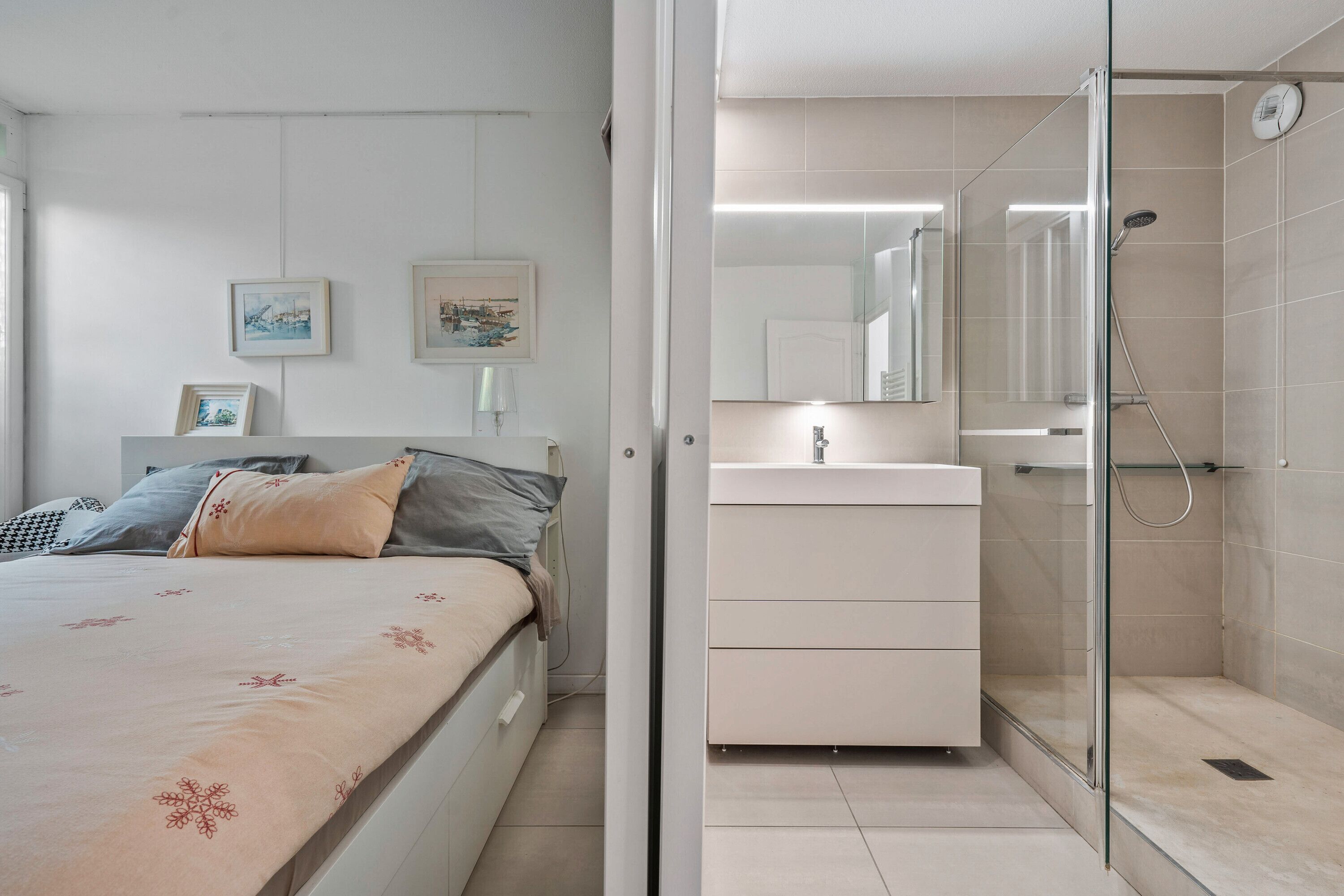 2 chambres, fer et planche à repasser, Wi-Fi gratuit, draps fournis