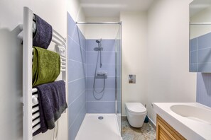 Shower, towels