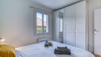 1 bedroom, free WiFi, bed sheets