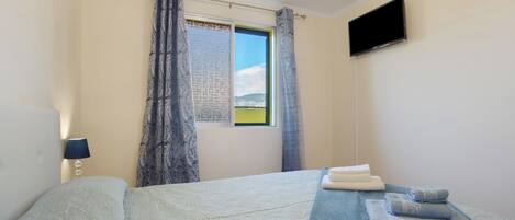 2 عدّة غرف نوم ومكواة/لوح كي وواي فاي مجانًا وملاءات أسرّة