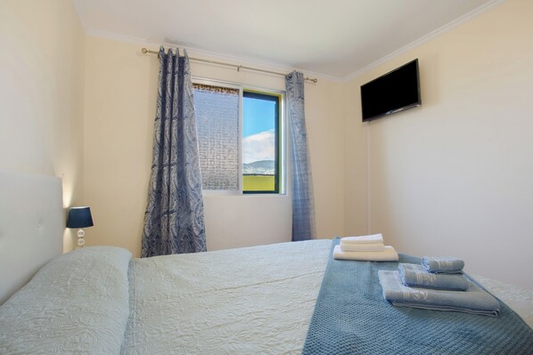 2 makuuhuonetta, silitysrauta/-lauta, ilmainen Wi-Fi, vuodevaatteet