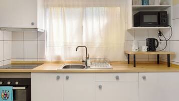 冰箱、微波炉、烤箱、炉灶