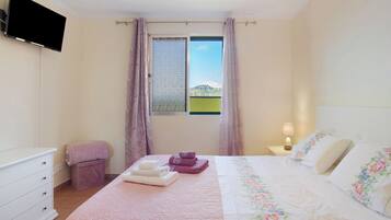 2 bedrooms, iron/ironing board, free WiFi, bed sheets