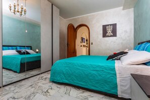 2 bedrooms, iron/ironing board, free WiFi, bed sheets - Apartment 'L'angelo Di Casa Mia' with Balcony, Wi-Fi and Air Conditioning (Catania)