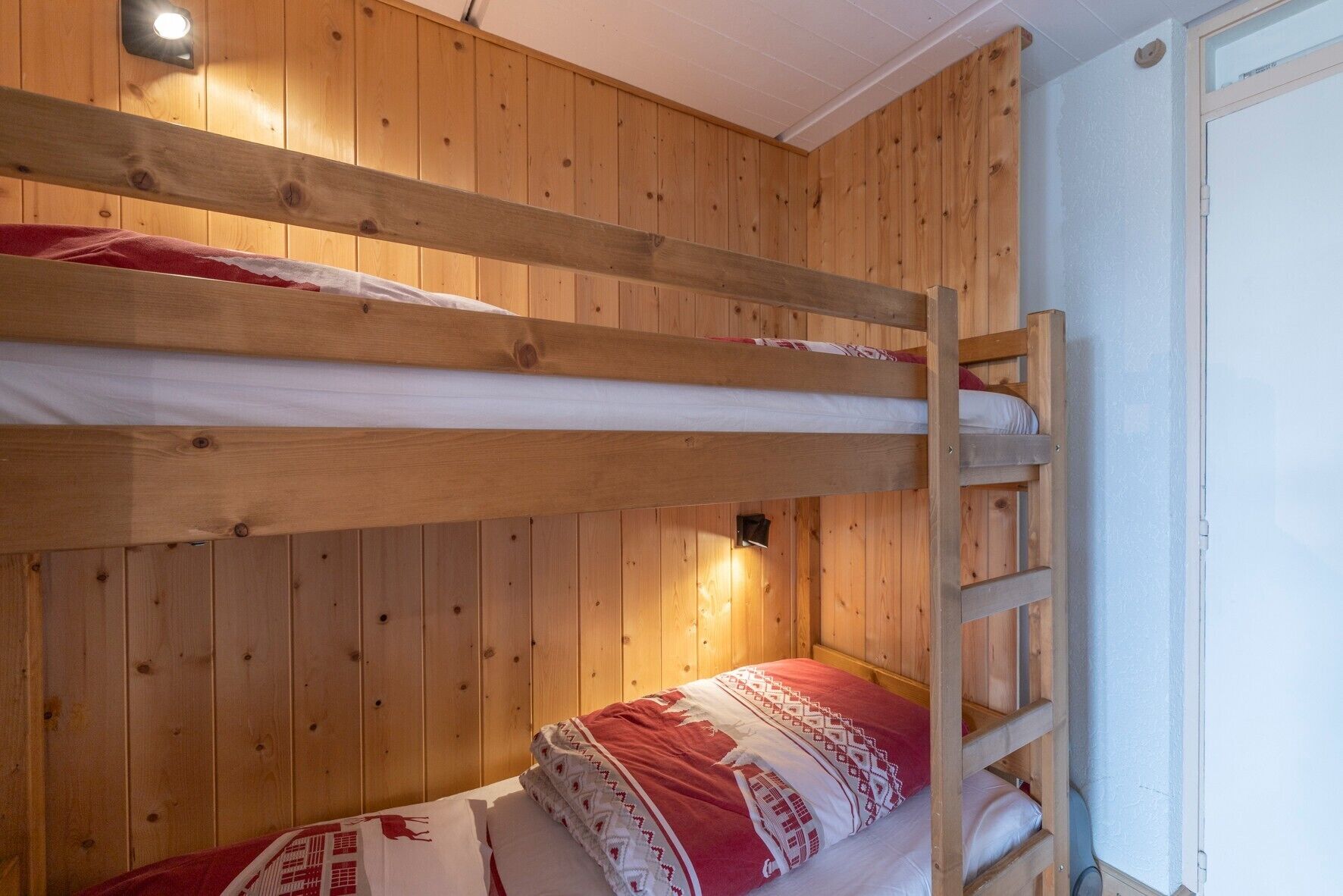 1 chambre, fer et planche à repasser, Wi-Fi gratuit, draps fournis