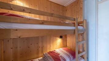 1 chambre, fer et planche Ă repasser, Wi-Fi gratuit, draps fournis