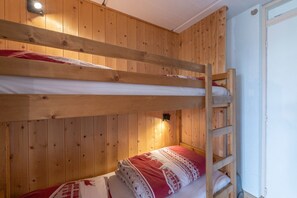 1 soverom, strykejern/-brett, wi-fi (inkludert) og sengetøy