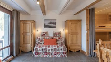 1 chambre, fer et planche Ă repasser, Wi-Fi gratuit, draps fournis