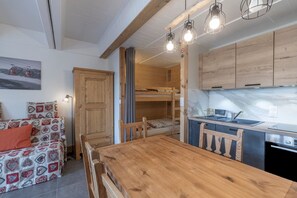 Dining - Flaine Studio J2 Apartment with Mountain View and Wi-Fi (Arâches-la-Frasse)