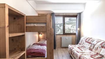 1 chambre, fer et planche Ă repasser, Wi-Fi gratuit, draps fournis