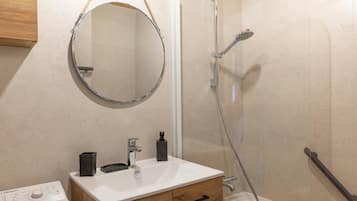 Douche, sĂšche-cheveux