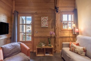 TV - Apartment "Appartement Samoëns" with Mountain Views, Private Garden and Wi-Fi (Samoëns)