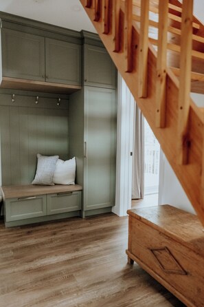 Interior - Cozy chalet by a beautiful lake in Estrie! (Saint-Étienne-de-Bolton)