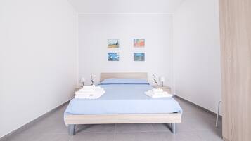 1 habitación, tabla de planchar con plancha, wifi gratis y ropa de cama