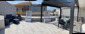 Outdoor dining - Vacation Home 'Alba's Home - Kandinsky' with Private Terrace, Wi-Fi & Air Conditioning (Valdina)
