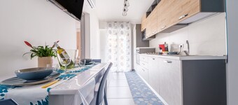 Holiday Home 'Alba's Home - Kandinsky' with Private Terrace, Wi-Fi and Air Conditioning