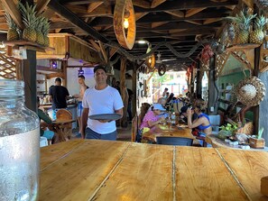 Outdoor dining - Charming 2-bedroom apartment in enchanting Punta Rucia with AC, WiFi (Punta rucia, Puerto plata)