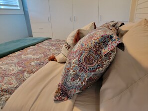 2 chambres, fer et planche à repasser, Wi-Fi, draps fournis