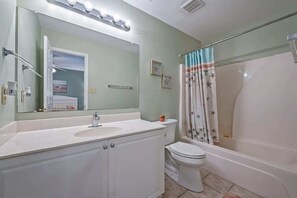 Shower, hair dryer, towels, shampoo - Island Palms B1 (North Myrtle Beach)