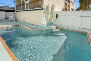 Pool - Island Palms B1 (North Myrtle Beach)