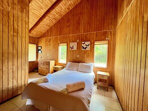 Klassiek huisje, 3 slaapkamers, uitzicht op het strand | Beddengoed
