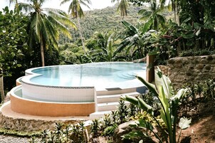 Infinity pool