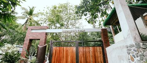 ด้านหน้าที่พัก