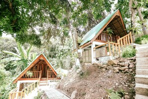 كابينة عادية - غرفتا نوم - منظر للجبل | ملاءات أسرّة