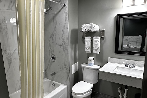 Combined shower/tub, towels, soap, shampoo