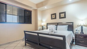 1 habitación, tabla de planchar con plancha, wifi gratis y ropa de cama 