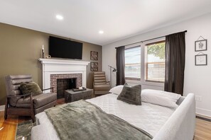 2 chambres, fer et planche à repasser, lit parapluie, Wi-Fi gratuit