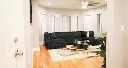 Gorgeous 4BDR in Chicago / 15mins from DWTN Brand New!