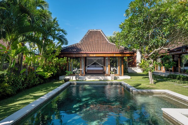 Alberca al aire libre