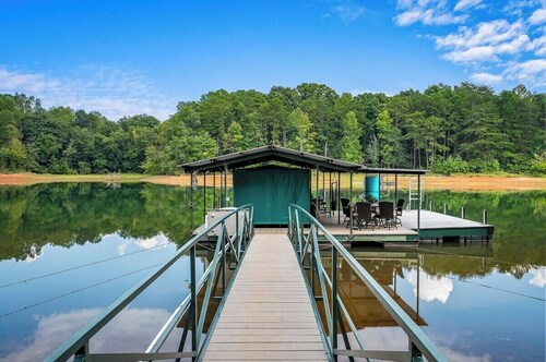 A Valley Echoes on Lake Hartwell!