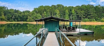 A Valley Echoes on Lake Hartwell!