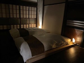 4 soverom, skrivebord, wi-fi (inkludert) og sengetøy