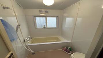 Hårføner og håndklær