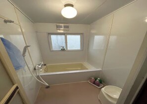 Hårtork och handdukar