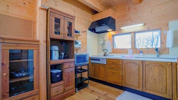 Fridge, microwave, stovetop, cookware/dishes/utensils