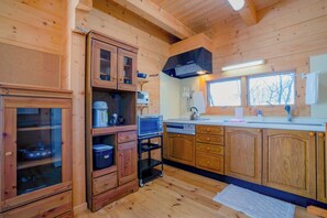 Fridge, microwave, stovetop, cookware/dishes/utensils