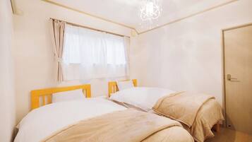 3 bedrooms, desk, iron/ironing board, free WiFi