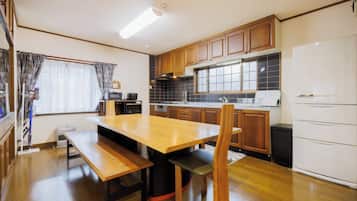 Fridge, microwave, stovetop, cookware/dishes/utensils