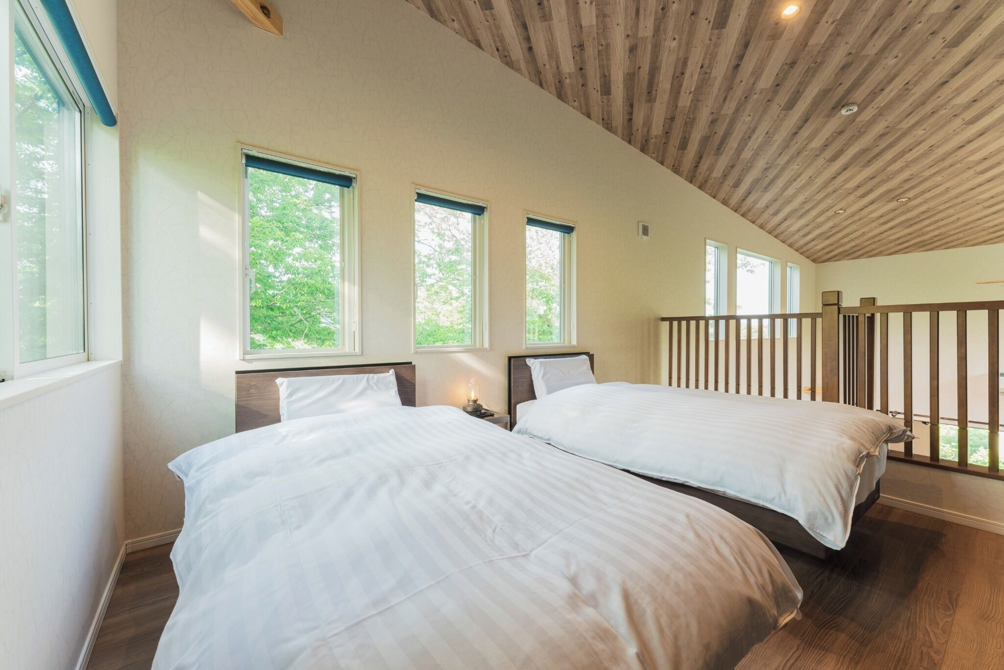 1 室のベッドルーム、デスク、WiFi (無料)、ベッドシーツ