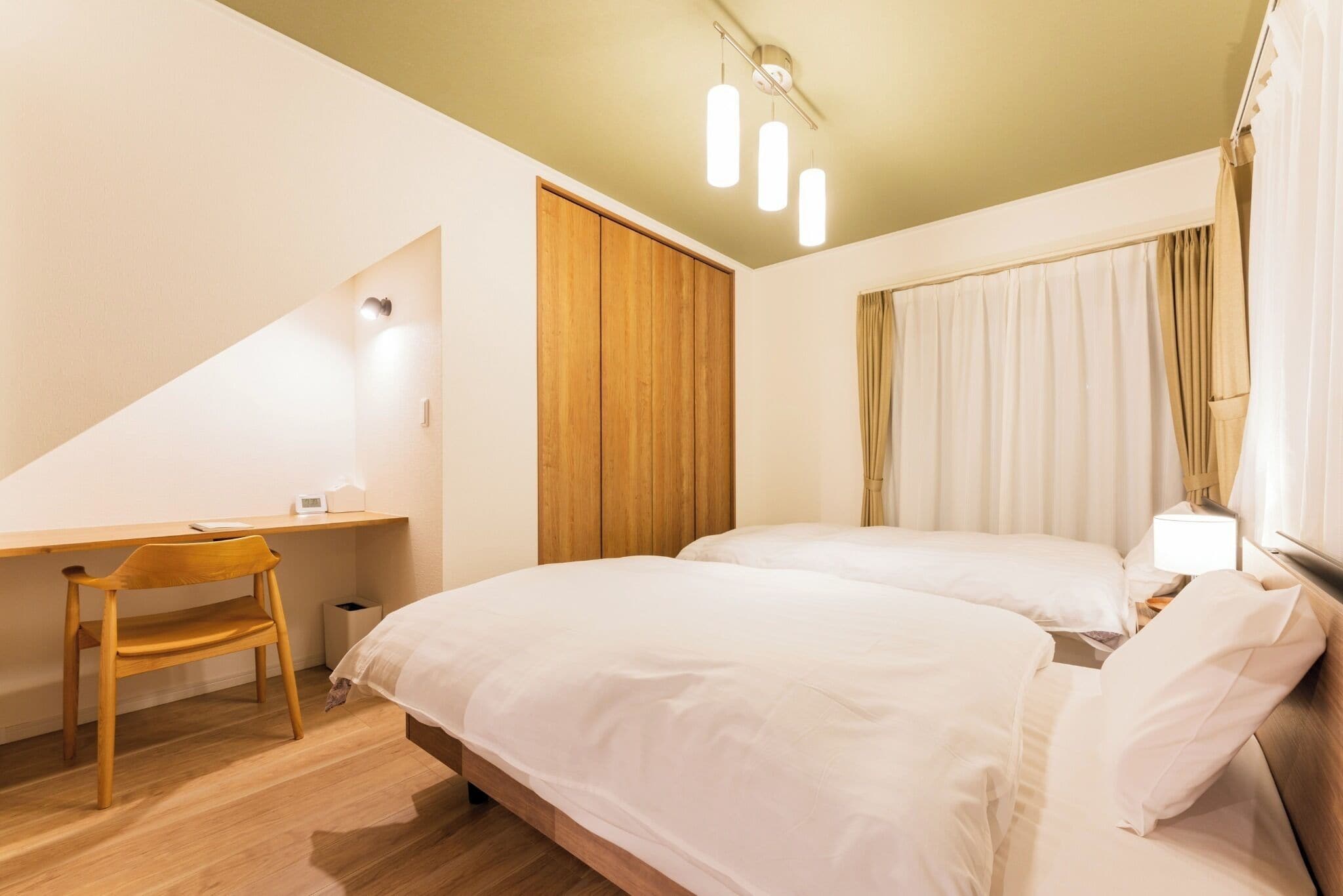 1 室のベッドルーム、デスク、WiFi (無料)、ベッドシーツ