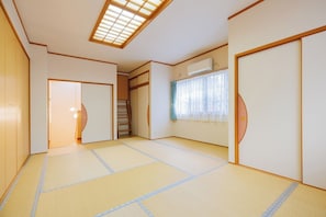 Interior - RYO  Hot Spring Villa  Zao Sansuien Gaia Resort / Kattagun Miyagi (Kattagun)