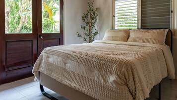 2 bedrooms, in-room safe, iron/ironing board, free WiFi