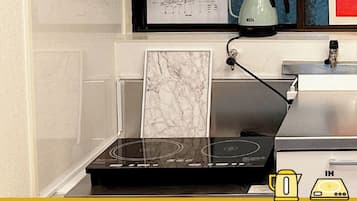 Fridge, microwave, stovetop, cookware/dishes/utensils