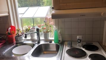 KylskÄp, mikrovÄgsugn, ugn och spishÀll