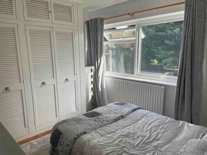 4 dormitorios, tabla de planchar con plancha, wifi y ropa de cama